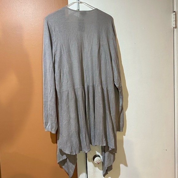 Torrid Cardigan Grey Drape Front Sweater NWT Size 4 (26) - Picture 3 of 4